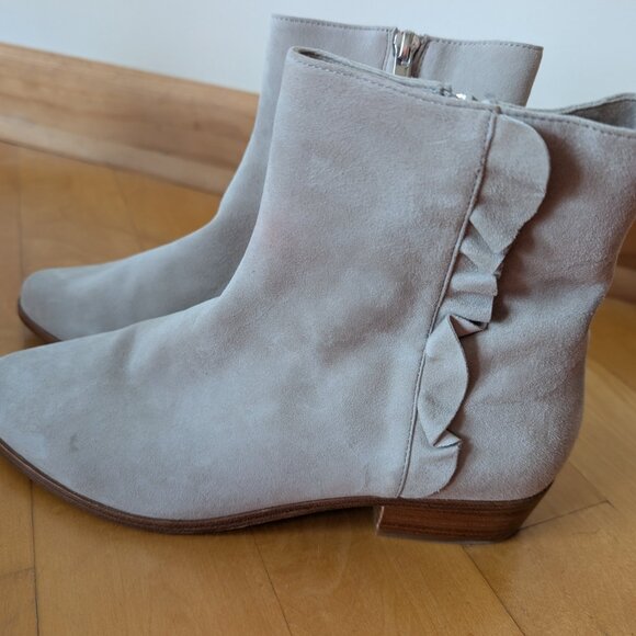 JOIE Laleh Ruffle Leather Suede Ankle Boot, Light Gray 38.5 - Picture 5 of 6